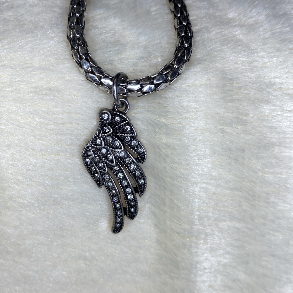 Gun metal black wing and rhinestone bracelet - Picture 2 of 4